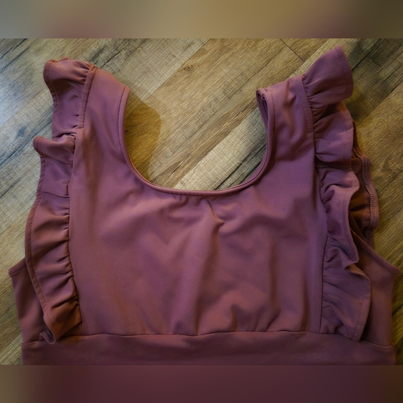Mauve Ruffled SpandexTop. - Picture 3 of 9